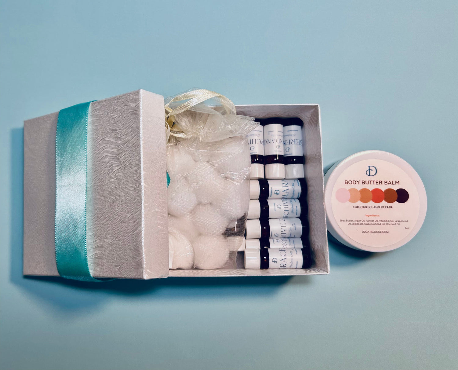 Du catalogue affordable perfume oil sample box. The bigger bottles are roll ons but the same pile kit comes with 10 perfume oils and 1 body butter balm plus a layering guide. 